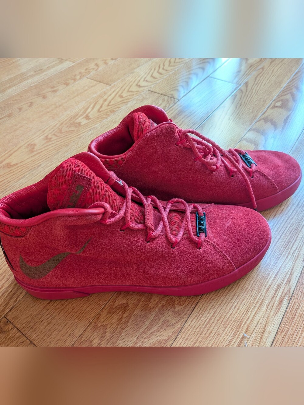 Nike LeBron 12 NSW Lifestyle QS Red Low-Top Suede Sneakers (NWOT)